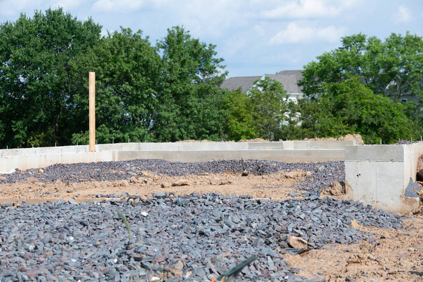 fondation en béton pour une nouvelle maison ciment site coffrage au sol - Photo, image
