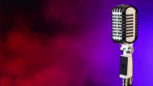 Ретро мікрофон з червоним і синім димом
 - Кадри, відео