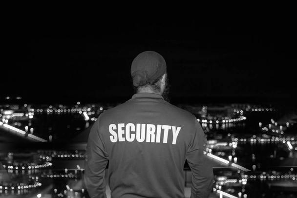 Security guard patrolling city streets at night - Foto, Imagem