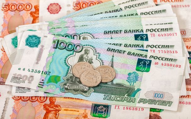Ruských rublů mincí a bankovek zblízka - Fotografie, Obrázek