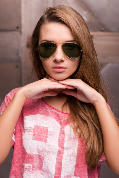 Young woman in sunglasses - Фото, зображення