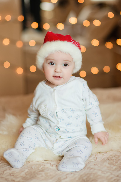 attractive baby boy in Santa hat - Foto, afbeelding