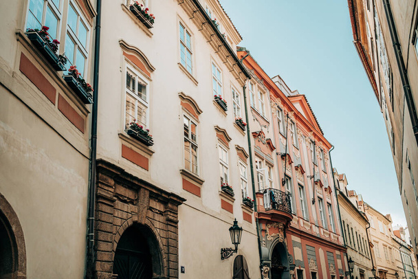 Beautiful cozy narrow street in old town of Prague. Amazing european facades, architecture, historical facades of traditional buildings. High quality photo - Foto, Bild