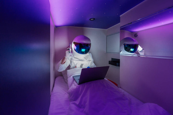Astronaut lives in capsule hotel looks like spaceship design - Фото, зображення