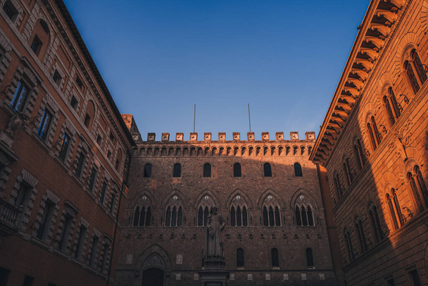 SIENA, ITALY-SEPTEMBER 2021: amazing architecture in the old city - Foto, immagini