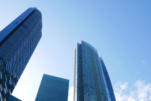  nízkoúhlý pohled na moderní budovy Singapuru - Fotografie, Obrázek