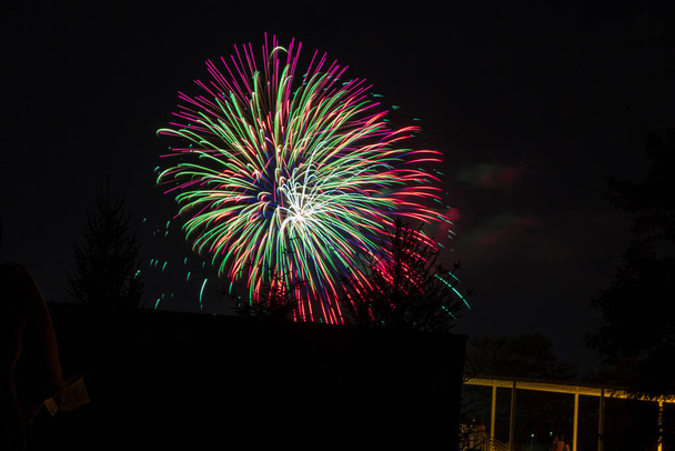 Independence Day Fireworks Display, Worthington, Ohio, July 4, 2022 - Foto, afbeelding