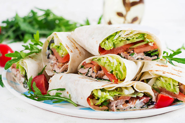 Burritos wraps with beef and vegetables on light  background. Beef tortilla, mexican food. - Fotoğraf, Görsel