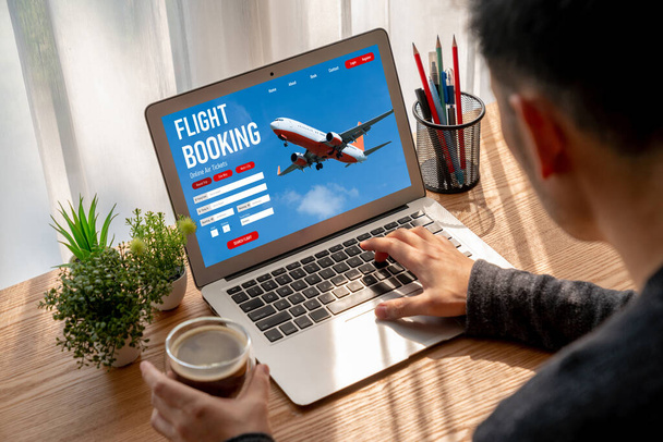 Online repülőjegy foglalási weboldal modish foglalási rendszer. Utazástechnológiai koncepció . - Fotó, kép