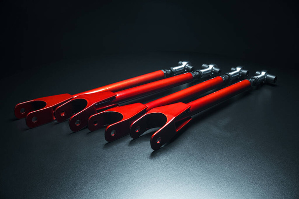 felfüggesztő karok egyéni sportkocsik piros por festék - Fotó, kép