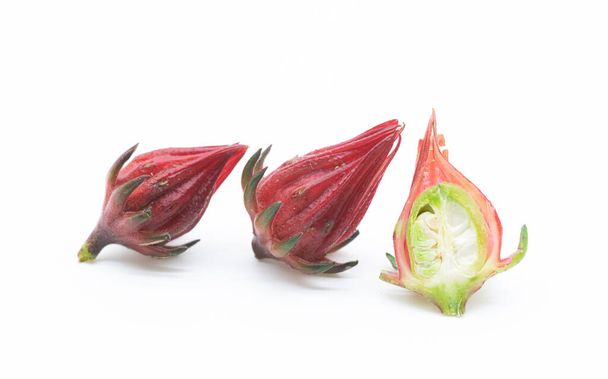 Розельні плоди, також відомі як гібіскус сабдаріфа ізольовані на білому тлі. - Фото, зображення