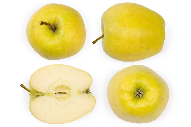 Kilátás az egész és fél érett zöld-sárga alma a különböző oldalról fehér alapon - Fotó, kép