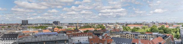 Авіаційний пейзаж з дахами на північний схід від Круглої вежі, знятий згори в яскравому світлі в Копенгагені, Данія. - Фото, зображення