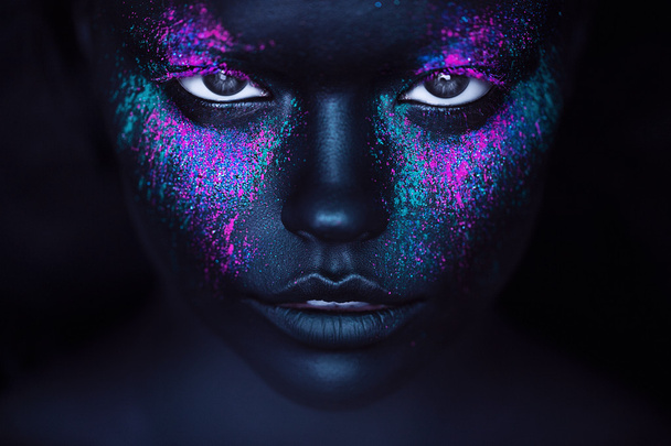 Girl in black paint - Φωτογραφία, εικόνα
