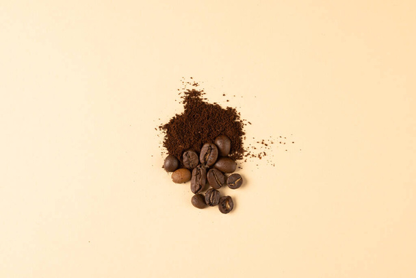 Image of pile of coffee beans and powder over white background. Coffee, refreshment and beverages. - Foto, imagen