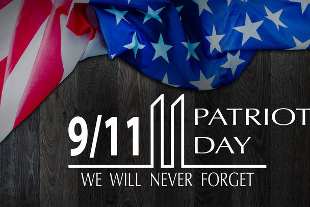 Patriot Day 11 9 settembre Bandiera USA bandiera degli Stati Uniti, 911 memoriale e Never Forget lettering sullo sfondo. Foto di alta qualità - Foto, immagini