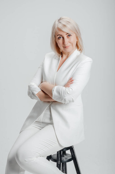a woman in a white business suit on a white background - Fotografie, Obrázek
