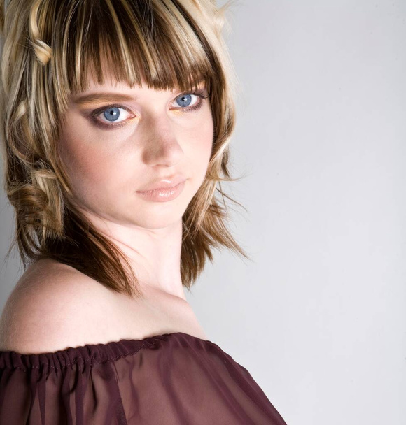 Portret van een jong blond meisje - Foto, afbeelding