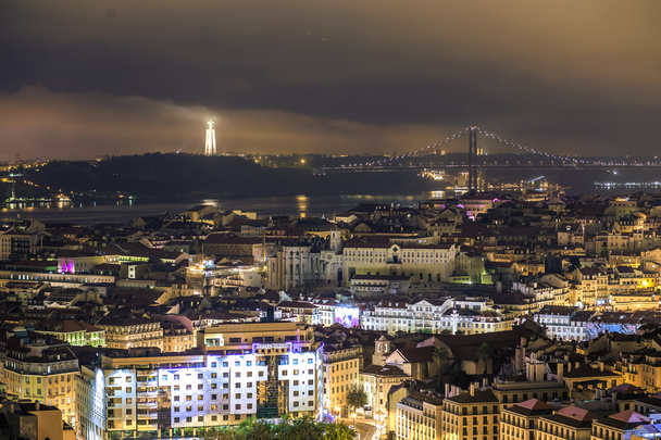 skyline Lissabon 's nachts - Foto, afbeelding