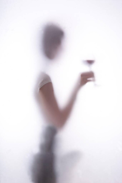 Person holding a wine glass, diffused - Foto, Imagem