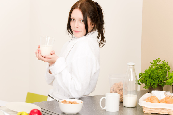 Young student girl have breakfast in kitchen - Foto, afbeelding