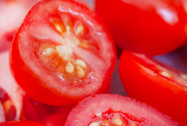 enfoque selectivo resumen de rodajas de tomate cherry - Foto, Imagen