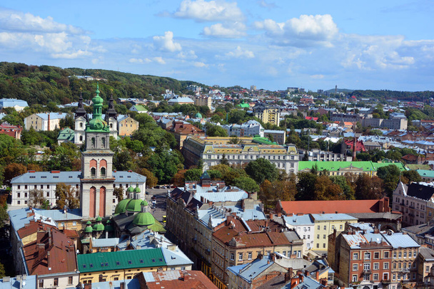 LVIV UKRAINE - 09 09 17: Historyczne centrum miasta jest wpisane na Listę Światowego Dziedzictwa UNESCO. Lwów ma największą liczbę zabytków architektury na Ukrainie - Zdjęcie, obraz