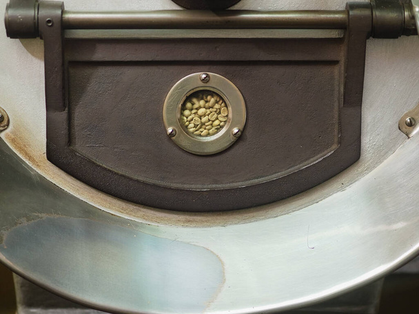 сирі зелені кавові зерна з біоетичного землеробства в коста - риці. - Фото, зображення
