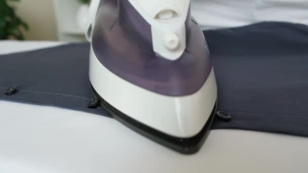 The process of ironing and steaming the shirt. Care of clothes - Záběry, video