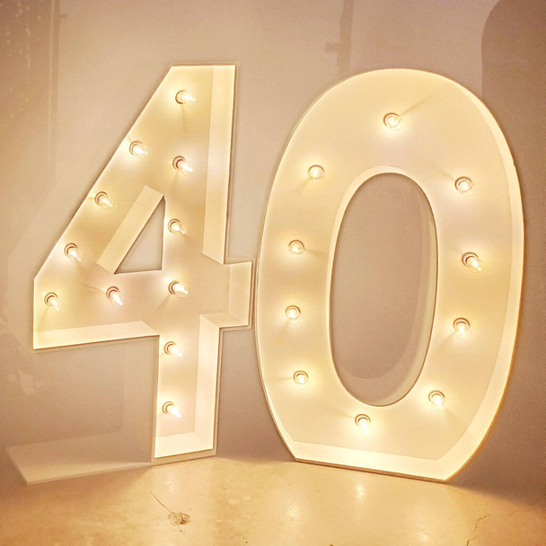 Large light display of the number 40 - Photo, image