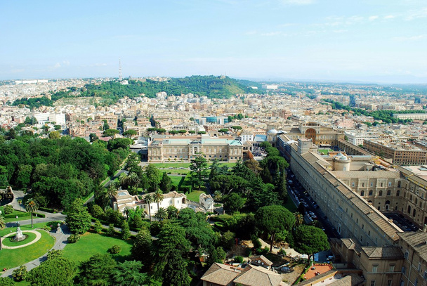 Luchtfoto van Rome stad van St Peter Basilica dak - Foto, afbeelding