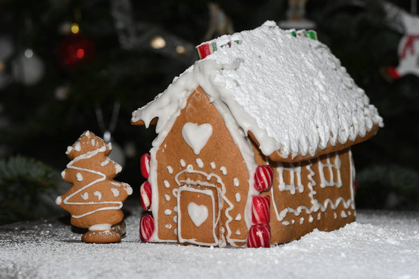 christmas tree with gingerbread cookies - Zdjęcie, obraz