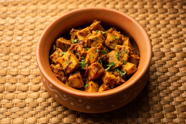 Indian style Suran sabzi or Jimikand sabji also known as Elephant Foot Yam or Ole stir fried recipe - Foto, imagen