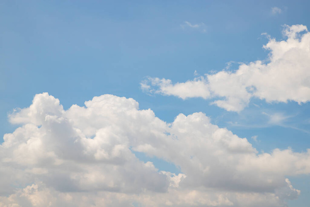Beautiful Blue Sky With White Cloud Natural background view - Foto, afbeelding
