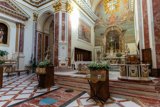 Isernia, Molise. Havari Aziz Petrus Katedrali, Isernia şehrinin en önemli Katolik binasıdır.. - Fotoğraf, Görsel