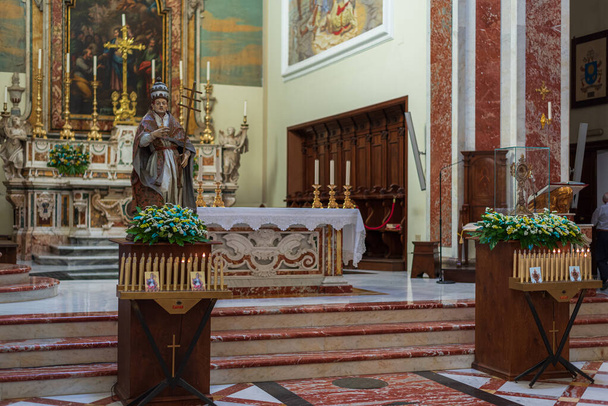 Isernia, Molise. Havari Aziz Petrus Katedrali, Isernia şehrinin en önemli Katolik binasıdır.. - Fotoğraf, Görsel