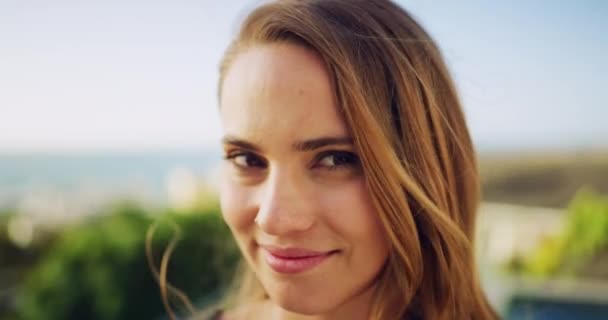 4k video footage of a beautiful young woman looking happy and confident outdoors. - Πλάνα, βίντεο