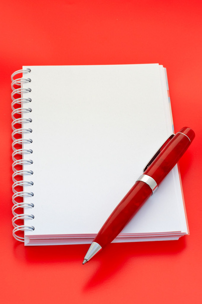 White notebook and pen - Foto, Imagem