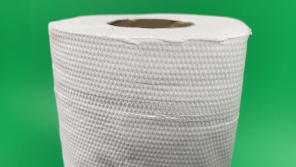 Weiches Multi-Layer-Toilettenpapier in Rollen. Sanitärzubehör für die Toilette.  - Filmmaterial, Video