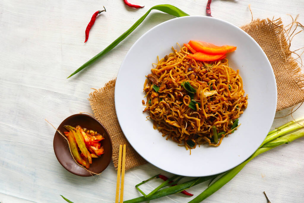 yakisoba is traditional stir fried noodle japan, made from noodles, cabbage, vegetables and meat, seasoning with oyster sauce or yakisoba sauce. yakisoba served on plate - Foto, Imagem