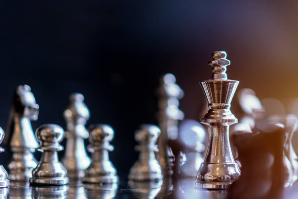チェスボードゲーム競争ゲーム,アイデアビジネスの成功の概念. - 写真・画像