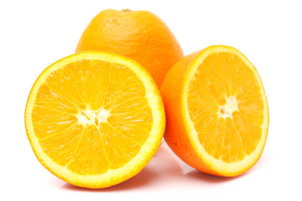 Tuoreet mehukkaat appelsiinit lehtineen
 - Valokuva, kuva