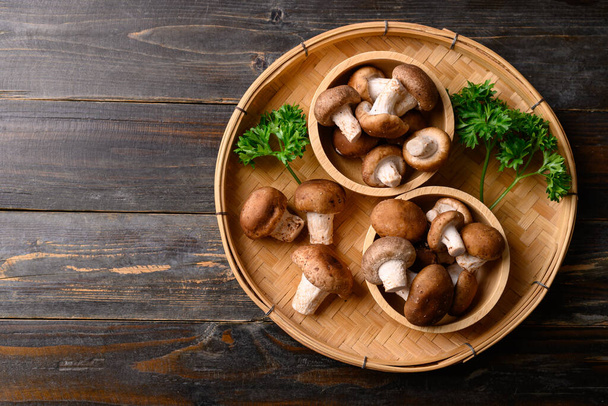 Fresh shiitake mushroom, edible mushroom and food ingredient in Asian cuisine - Foto, Bild