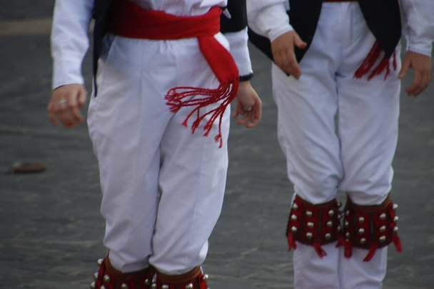 Baskische volksdanser tijdens een optreden - Foto, afbeelding