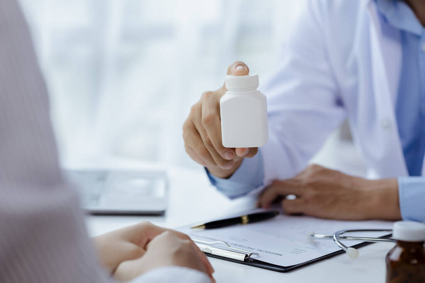 Doctors are giving advice on medication to patients in hospital examination rooms, treating diseases from specialists and providing targeted treatment. Concepts of medical treatment and specialists. - Photo, image