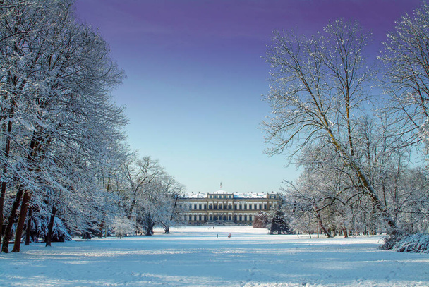 MONZA - VILLA REALE χειμερινή περίοδο, θέα του παλατιού από το πάρκο - Φωτογραφία, εικόνα