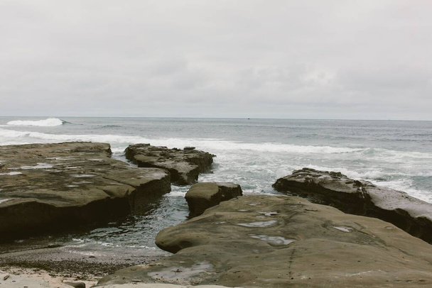 Pacific ocean tide pools on a cloudy day - Φωτογραφία, εικόνα