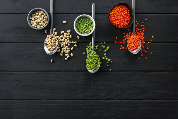 Superfood. Healthy, gluten-free meals. Lentils on spoon on a rustic dark wooden background. A set of useful Ancient grain foods on spoons on a dark background. An alternative to basic cereals. Flat - Fotoğraf, Görsel