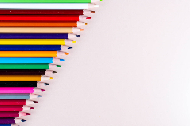 Plain background and pencils of different colors lined up - 写真・画像