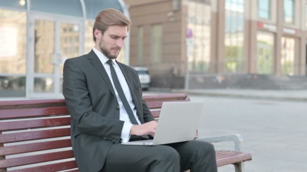 Businessman Pointing at the Camera while Sitting on Bench Outdoor - Filmmaterial, Video